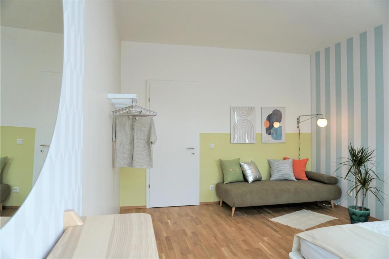 Modern 2Br Apartments - Full Kitchen - Schoenbrunn Area - 15 Mins To City Center Bécs Kültér fotó