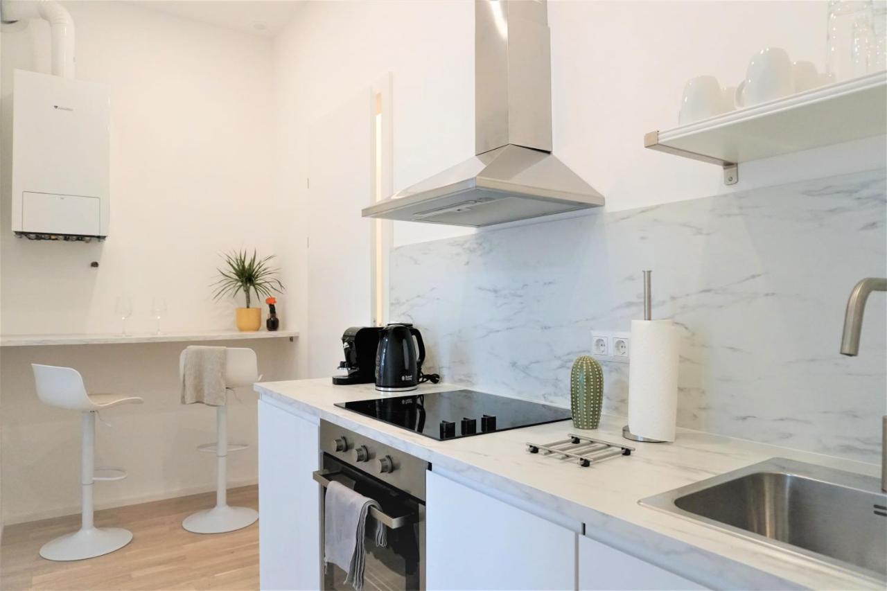 Modern 2Br Apartments - Full Kitchen - Schoenbrunn Area - 15 Mins To City Center Bécs Kültér fotó