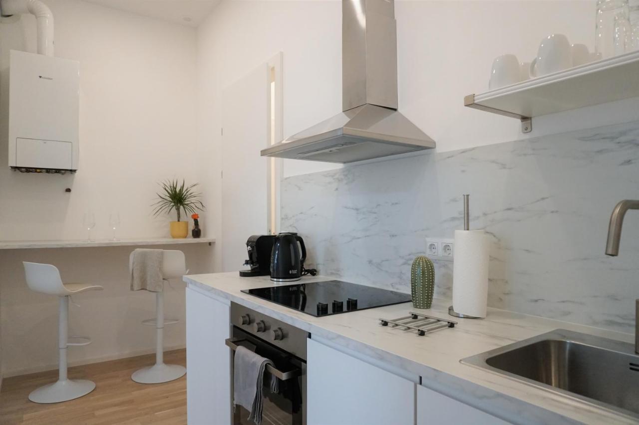 Modern 2Br Apartments - Full Kitchen - Schoenbrunn Area - 15 Mins To City Center Bécs Kültér fotó