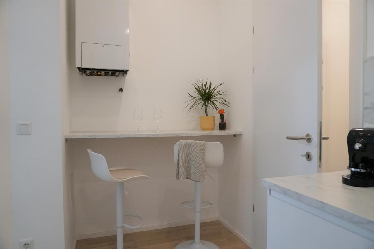 Modern 2Br Apartments - Full Kitchen - Schoenbrunn Area - 15 Mins To City Center Bécs Kültér fotó